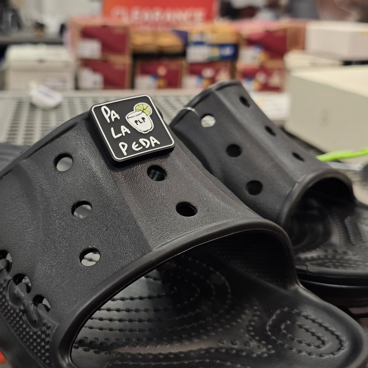 Black slides with a 'Pa La Peda' logo on a blurred background